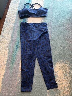 Like New GAPFit Blue and Black Leopard Print Active Top